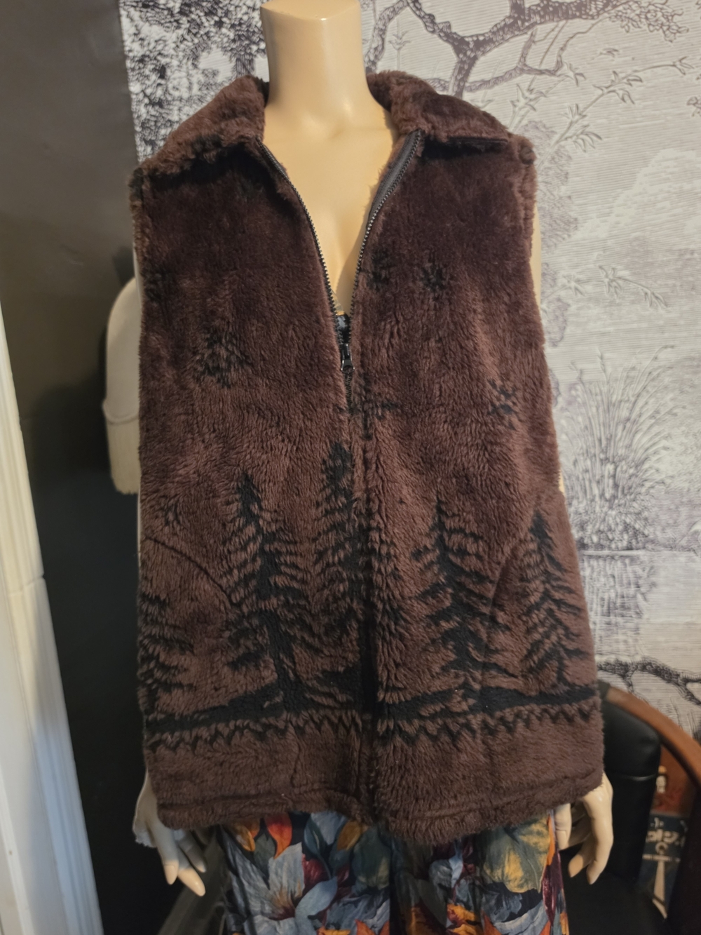 Cobblestone Canyon Vintage Faux-Fur Tree Vest
